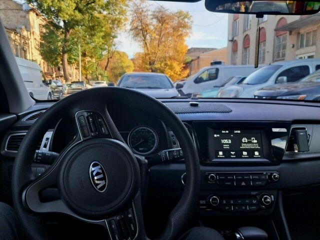 Синий Киа Niro, объемом двигателя 1.6 л и пробегом 385 тыс. км за 10000 $, фото 2 на Automoto.ua