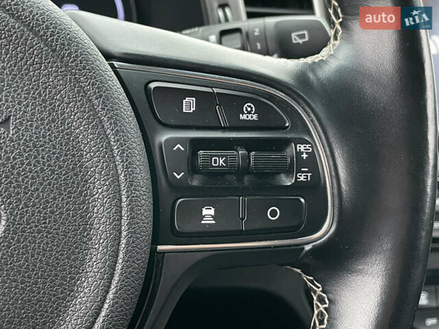 Синій Кіа Niro, об'ємом двигуна 0 л та пробігом 130 тис. км за 18455 $, фото 50 на Automoto.ua