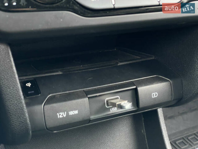 Синій Кіа Niro, об'ємом двигуна 0 л та пробігом 130 тис. км за 18455 $, фото 56 на Automoto.ua