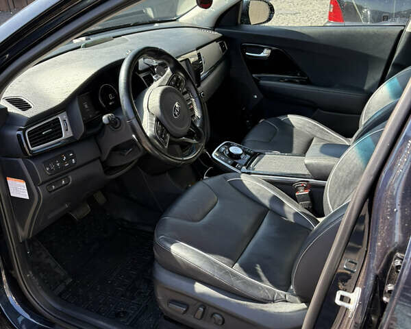 Синій Кіа Niro, об'ємом двигуна 0 л та пробігом 100 тис. км за 19300 $, фото 14 на Automoto.ua