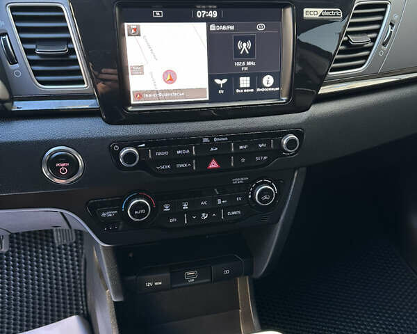 Синий Киа Niro, объемом двигателя 0 л и пробегом 155 тыс. км за 18650 $, фото 59 на Automoto.ua