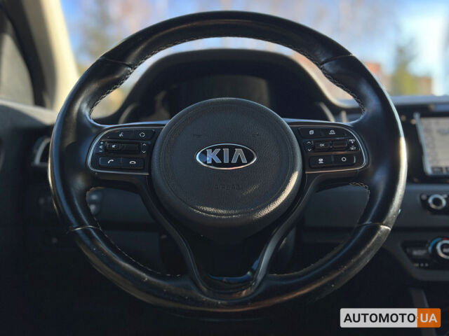 Синий Киа Niro, объемом двигателя 64 л и пробегом 191 тыс. км за 16400 $, фото 19 на Automoto.ua