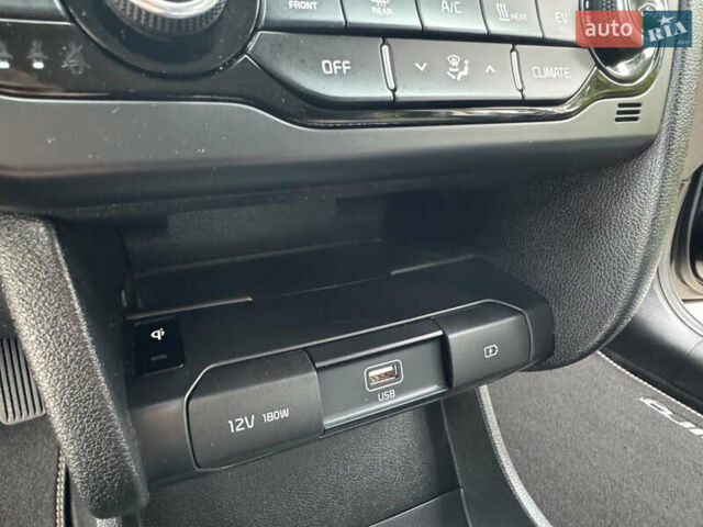 Синий Киа Niro, объемом двигателя 0 л и пробегом 88 тыс. км за 17777 $, фото 42 на Automoto.ua