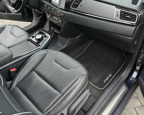Синій Кіа Niro, об'ємом двигуна 0 л та пробігом 120 тис. км за 18770 $, фото 7 на Automoto.ua