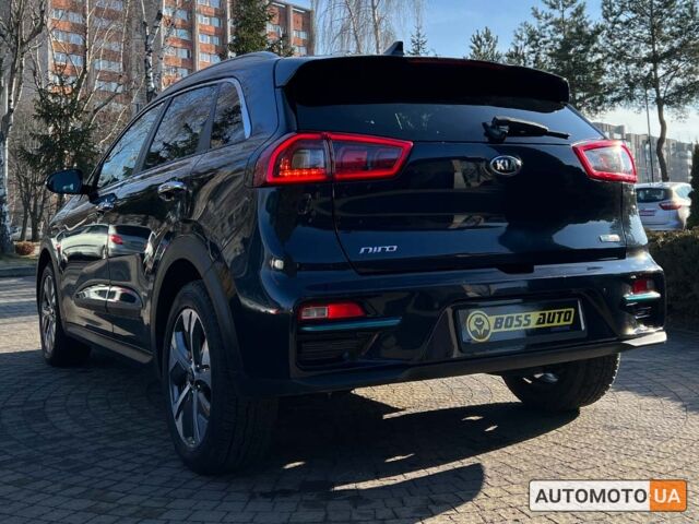 Синий Киа Niro, объемом двигателя 64 л и пробегом 191 тыс. км за 16400 $, фото 3 на Automoto.ua