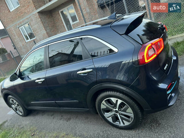 Синий Киа Niro, объемом двигателя 0 л и пробегом 140 тыс. км за 19200 $, фото 5 на Automoto.ua