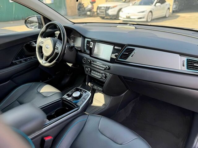 Киа Niro 2019 в Ровно на Automoto.ua Синий Киа Niro, объемом двигателя 0 л и пробегом 45 тыс. км за 13200 $, фото 9 на Automoto.ua