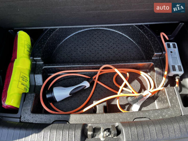 Синий Киа Niro, объемом двигателя 0 л и пробегом 64 тыс. км за 20550 $, фото 30 на Automoto.ua