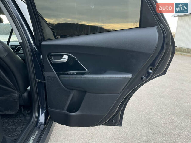 Синій Кіа Niro, об'ємом двигуна 0 л та пробігом 130 тис. км за 18455 $, фото 34 на Automoto.ua