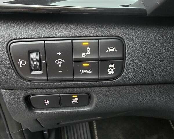 Синій Кіа Niro, об'ємом двигуна 0 л та пробігом 120 тис. км за 18770 $, фото 11 на Automoto.ua