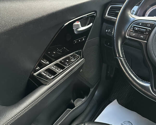 Киа Niro 2019 в Ивано-Франковске на Automoto.ua Синий Киа Niro, объемом двигателя 0 л и пробегом 155 тыс. км за 18650 $, фото 72 на Automoto.ua