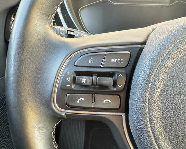 Синий Киа Niro, объемом двигателя 1.6 л и пробегом 52 тыс. км за 19800 $, фото 42 на Automoto.ua