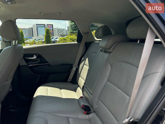 Синій Кіа Niro, об'ємом двигуна 1.6 л та пробігом 92 тис. км за 19700 $, фото 9 на Automoto.ua