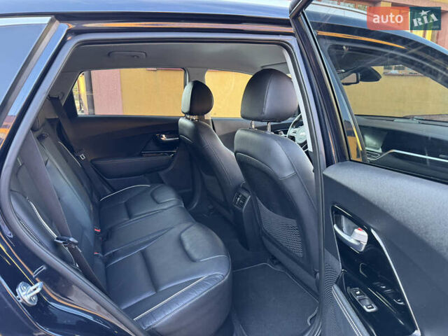 Синій Кіа Niro, об'ємом двигуна 0 л та пробігом 130 тис. км за 18199 $, фото 32 на Automoto.ua
