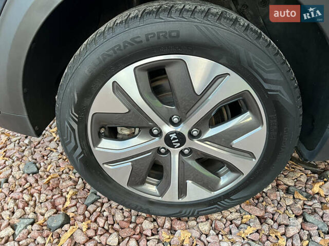 Синій Кіа Niro, об'ємом двигуна 0 л та пробігом 86 тис. км за 22200 $, фото 23 на Automoto.ua