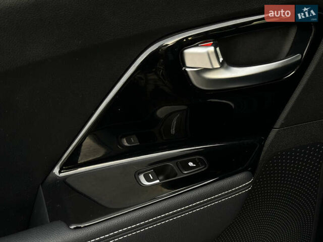 Синій Кіа Niro, об'ємом двигуна 0 л та пробігом 130 тис. км за 18990 $, фото 45 на Automoto.ua