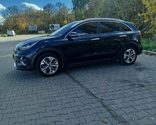 Синий Киа Niro, объемом двигателя 0 л и пробегом 130 тыс. км за 18888 $, фото 1 на Automoto.ua