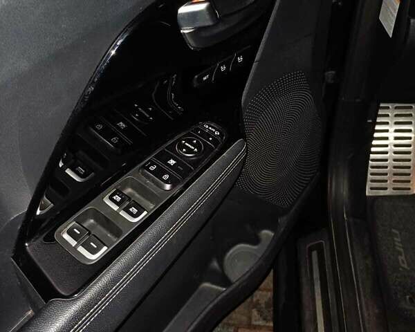 Синій Кіа Niro, об'ємом двигуна 0 л та пробігом 157 тис. км за 17800 $, фото 13 на Automoto.ua