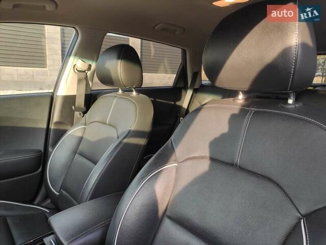 Синій Кіа Niro, об'ємом двигуна 0 л та пробігом 120 тис. км за 19890 $, фото 34 на Automoto.ua