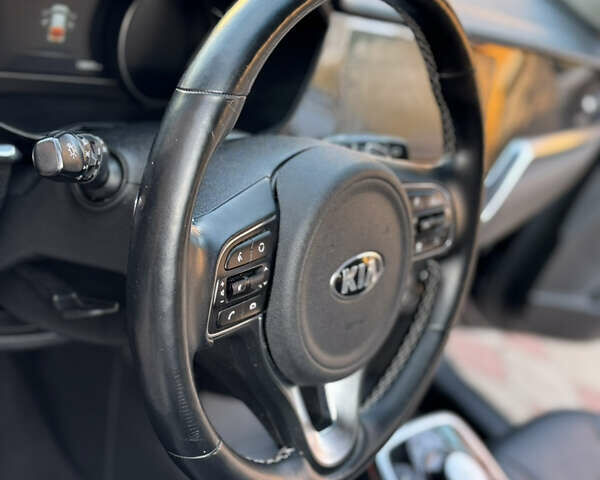 Синій Кіа Niro, об'ємом двигуна 0 л та пробігом 130 тис. км за 18199 $, фото 27 на Automoto.ua