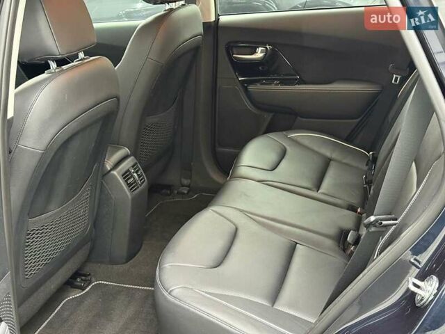 Синій Кіа Niro, об'ємом двигуна 0 л та пробігом 130 тис. км за 19071 $, фото 28 на Automoto.ua