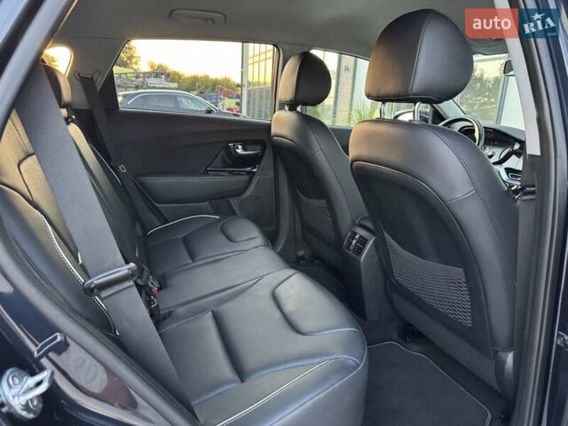 Синий Киа Niro, объемом двигателя 0 л и пробегом 129 тыс. км за 18800 $, фото 80 на Automoto.ua