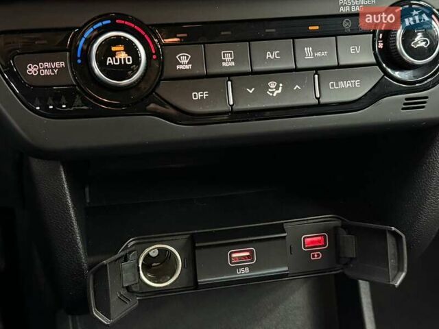 Синий Киа Niro, объемом двигателя 0 л и пробегом 90 тыс. км за 18427 $, фото 21 на Automoto.ua