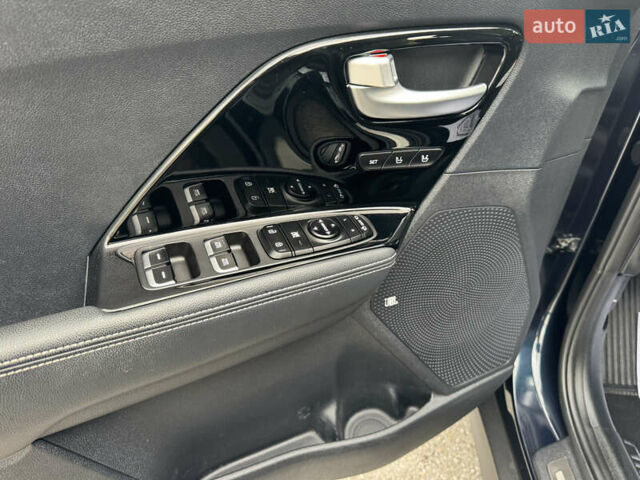 Синий Киа Niro, объемом двигателя 0 л и пробегом 156 тыс. км за 18800 $, фото 61 на Automoto.ua