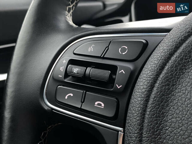 Синій Кіа Niro, об'ємом двигуна 0 л та пробігом 138 тис. км за 21200 $, фото 45 на Automoto.ua