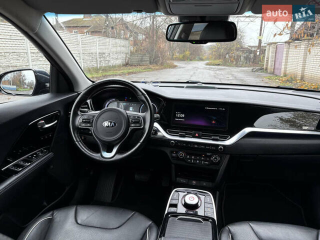 Синий Киа Niro, объемом двигателя 0 л и пробегом 115 тыс. км за 19900 $, фото 59 на Automoto.ua