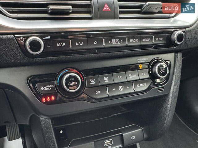 Синий Киа Niro, объемом двигателя 0 л и пробегом 156 тыс. км за 18800 $, фото 47 на Automoto.ua