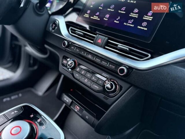 Синій Кіа Niro, об'ємом двигуна 0 л та пробігом 81 тис. км за 19350 $, фото 78 на Automoto.ua