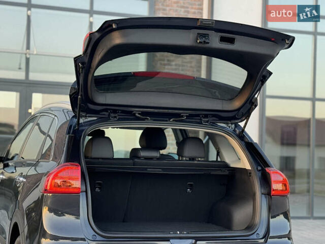 Синий Киа Niro, объемом двигателя 0 л и пробегом 130 тыс. км за 18900 $, фото 55 на Automoto.ua