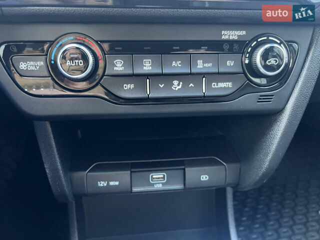 Синий Киа Niro, объемом двигателя 0 л и пробегом 92 тыс. км за 18799 $, фото 57 на Automoto.ua