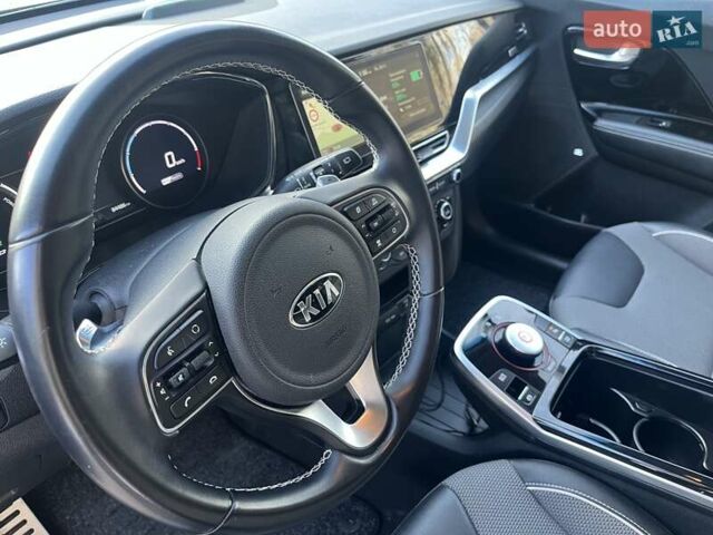 Синій Кіа Niro, об'ємом двигуна 0 л та пробігом 84 тис. км за 18500 $, фото 17 на Automoto.ua