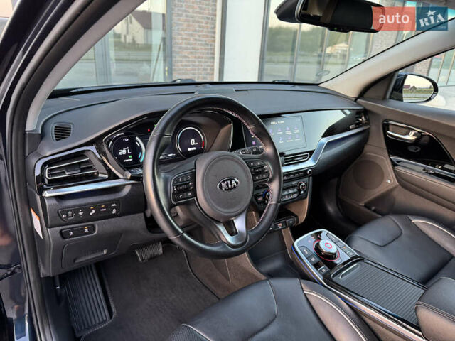 Синий Киа Niro, объемом двигателя 0 л и пробегом 130 тыс. км за 18900 $, фото 79 на Automoto.ua
