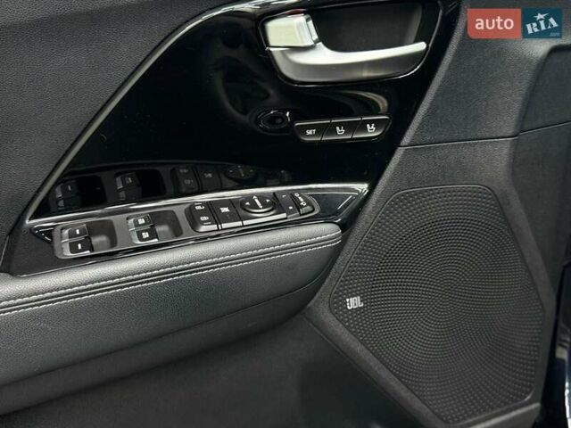Синій Кіа Niro, об'ємом двигуна 0 л та пробігом 130 тис. км за 19071 $, фото 12 на Automoto.ua