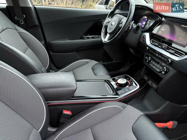 Синий Киа Niro, объемом двигателя 0 л и пробегом 125 тыс. км за 19600 $, фото 21 на Automoto.ua
