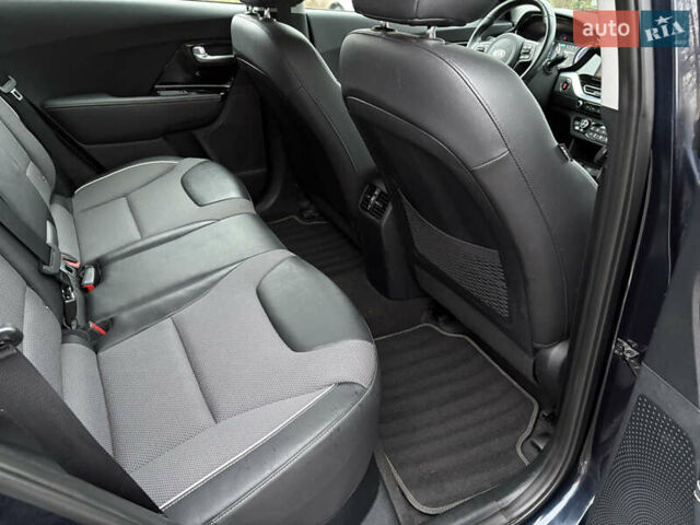 Синий Киа Niro, объемом двигателя 0 л и пробегом 125 тыс. км за 19600 $, фото 40 на Automoto.ua