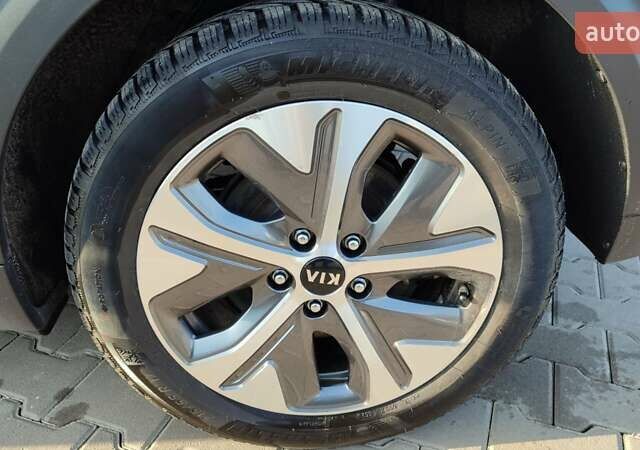 Синий Киа Niro, объемом двигателя 0 л и пробегом 104 тыс. км за 20800 $, фото 18 на Automoto.ua