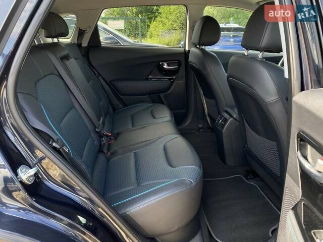 Синій Кіа Niro, об'ємом двигуна 0 л та пробігом 75 тис. км за 23900 $, фото 63 на Automoto.ua