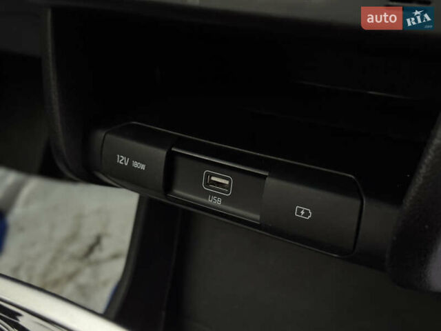 Синій Кіа Niro, об'ємом двигуна 0 л та пробігом 133 тис. км за 18900 $, фото 40 на Automoto.ua