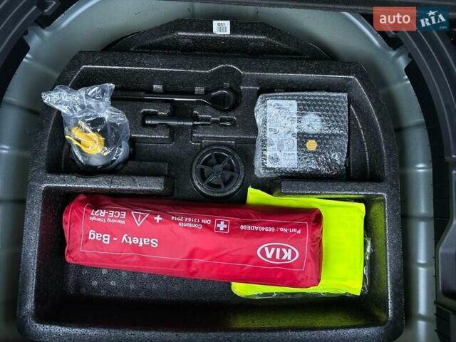 Синий Киа Niro, объемом двигателя 0 л и пробегом 58 тыс. км за 22900 $, фото 71 на Automoto.ua