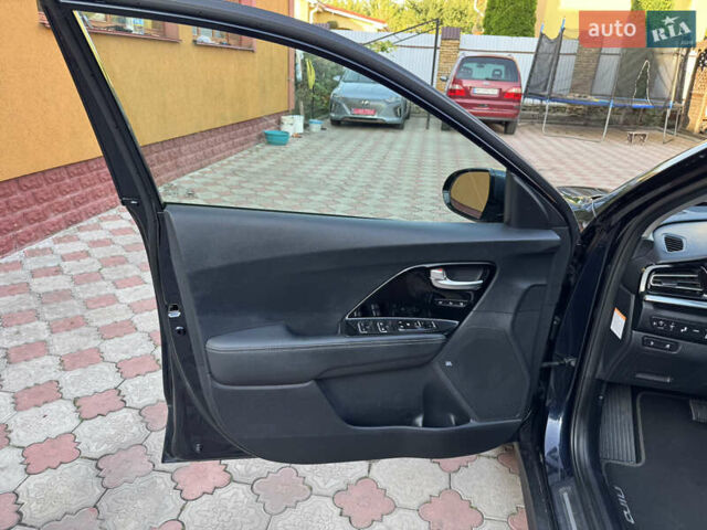 Синій Кіа Niro, об'ємом двигуна 0 л та пробігом 130 тис. км за 18199 $, фото 13 на Automoto.ua