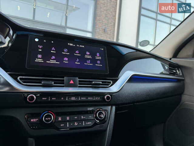 Синий Киа Niro, объемом двигателя 0 л и пробегом 129 тыс. км за 18800 $, фото 83 на Automoto.ua