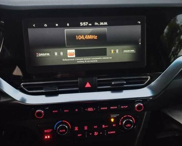 Синій Кіа Niro, об'ємом двигуна 0 л та пробігом 105 тис. км за 21193 $, фото 29 на Automoto.ua