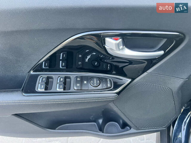 Синій Кіа Niro, об'ємом двигуна 0 л та пробігом 112 тис. км за 19500 $, фото 47 на Automoto.ua