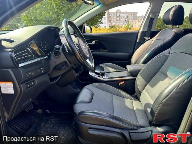 Киа Niro 2020 в Обухове на Automoto.ua Синий Киа Niro, объемом двигателя 0.15 л и пробегом 89 тыс. км за 18100 $, фото 4 на Automoto.ua