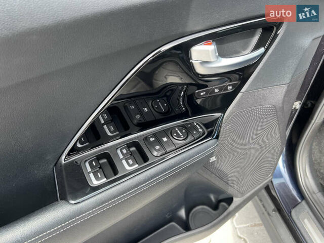 Синий Киа Niro, объемом двигателя 0 л и пробегом 126 тыс. км за 18548 $, фото 15 на Automoto.ua