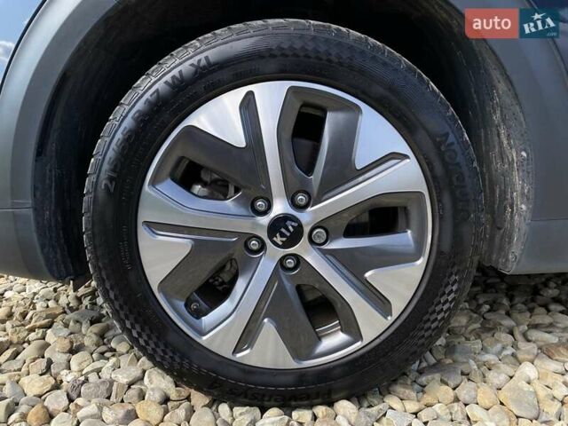 Синій Кіа Niro, об'ємом двигуна 0 л та пробігом 75 тис. км за 23900 $, фото 19 на Automoto.ua